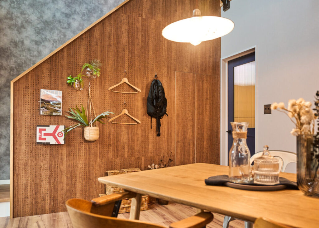 見せる収納やインテリアとしても活躍する階段｜神奈川県 西湘・湘南エリア｜湘栄建設