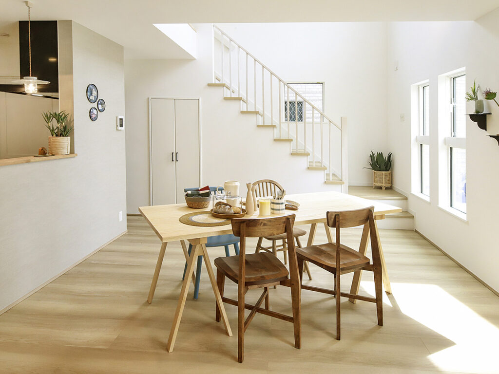 室内と色味を統一した階段｜神奈川県 西湘・湘南エリア｜湘栄建設