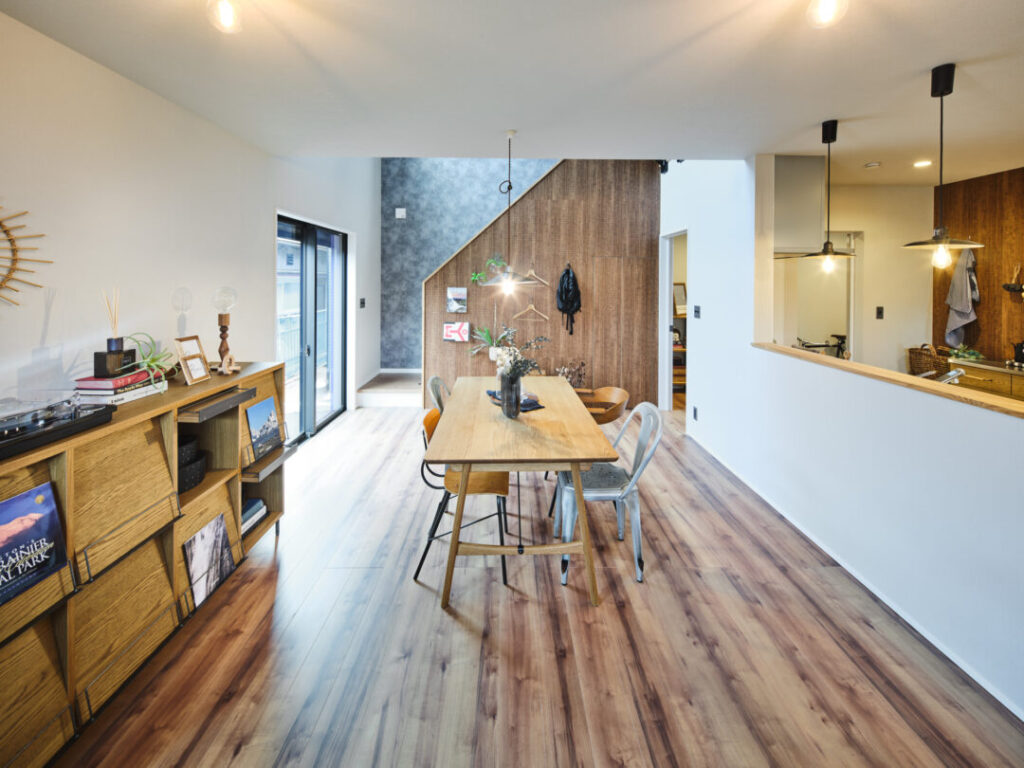 見せる収納やインテリアとしても活躍する階段｜神奈川県 西湘・湘南エリア｜湘栄建設