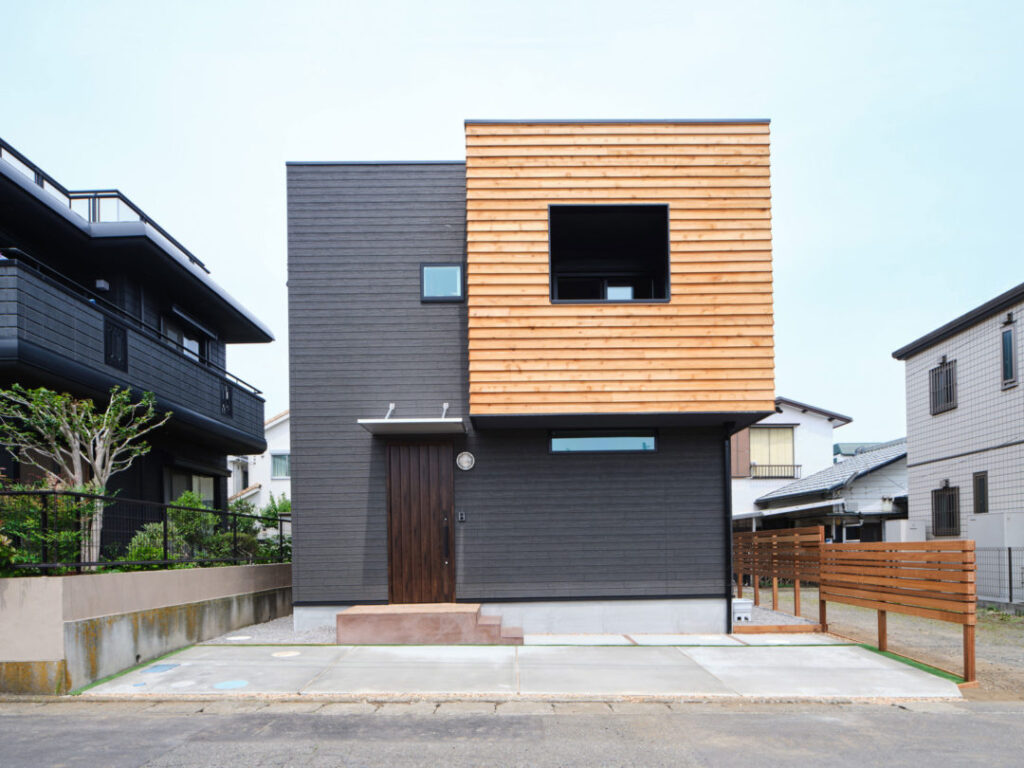 コンパクトな玄関ポーチ｜神奈川県 西湘・湘南エリア｜湘栄建設