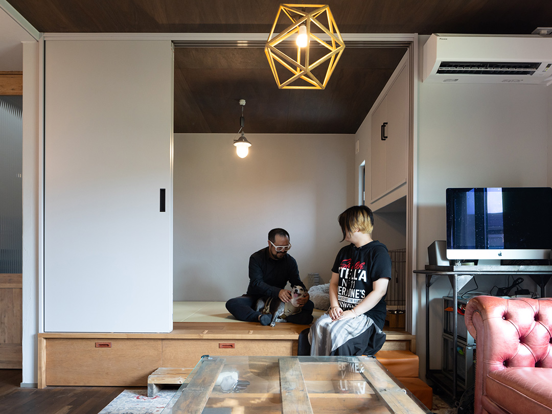 愛犬のために作られた小上がり畳の寝室