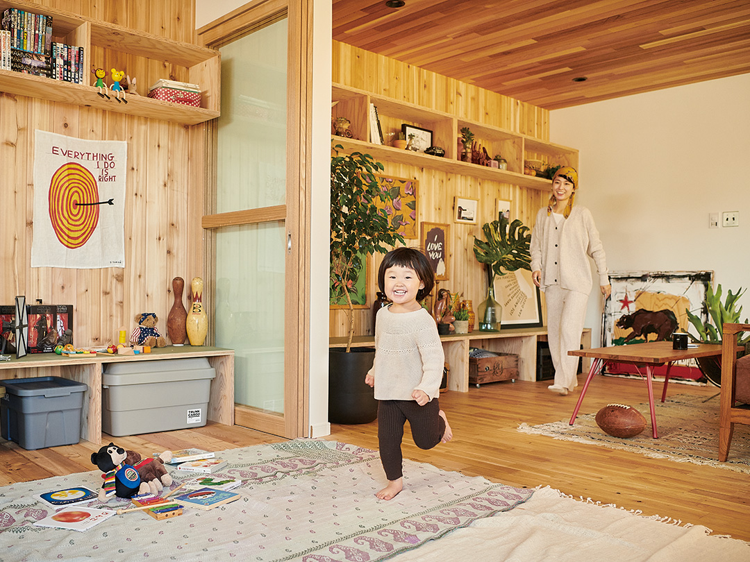 子どもも走り回れるリビングとつながるお部屋