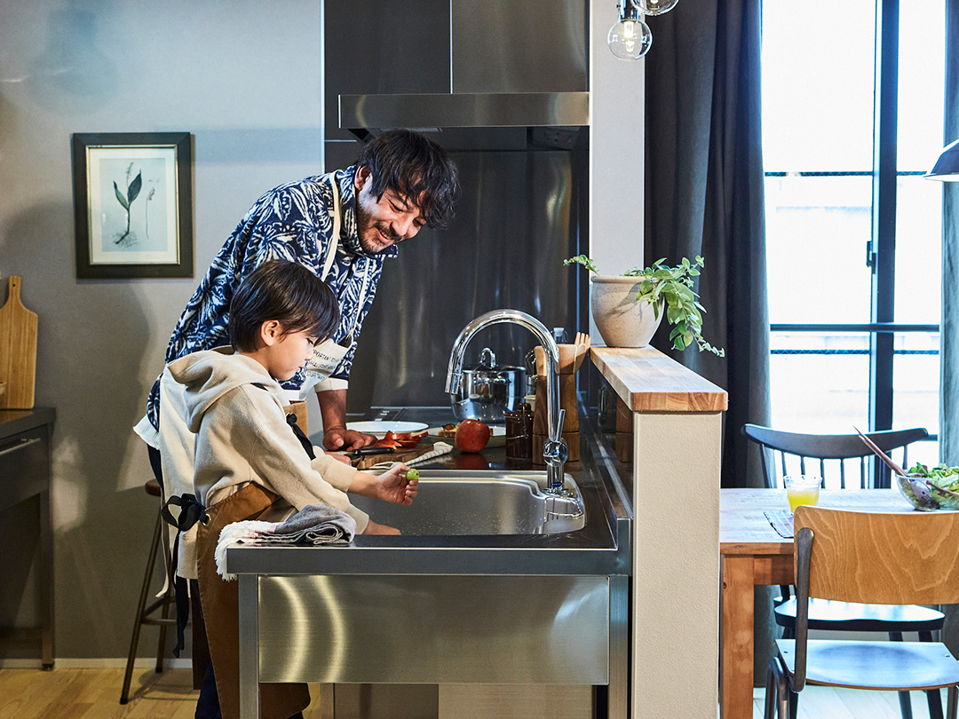 スタイリッシュなステンレスキッチン